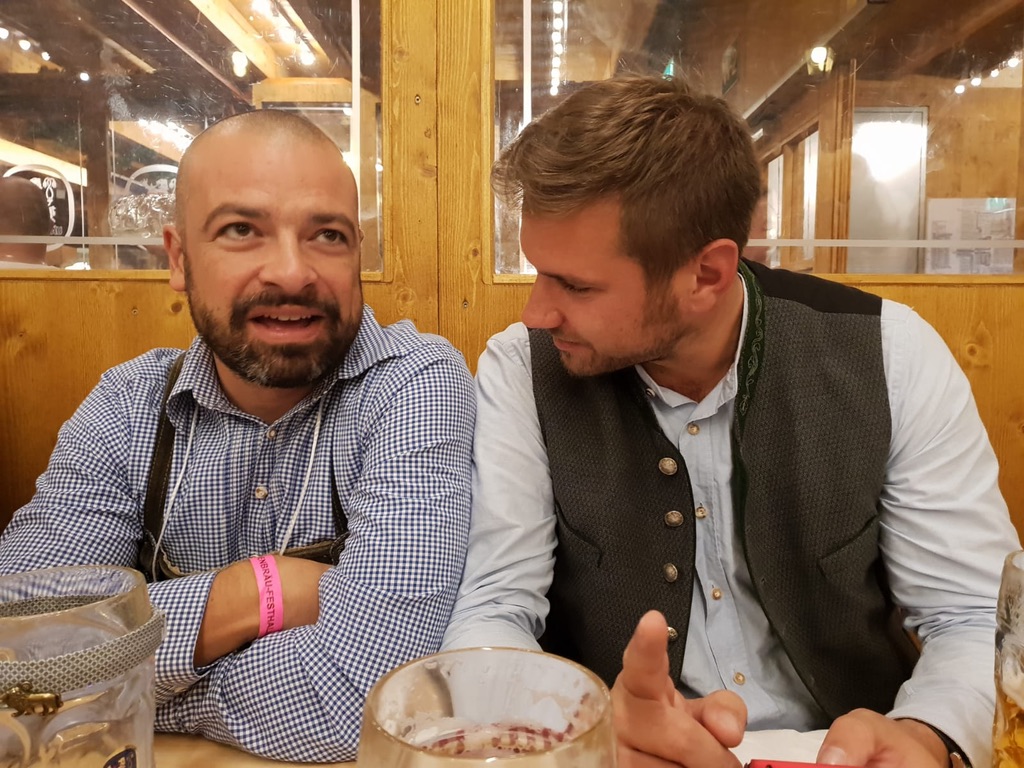 Die beiden bios-tec-Inhaber Thomas Herzog und Matthias Becker im Gespräch